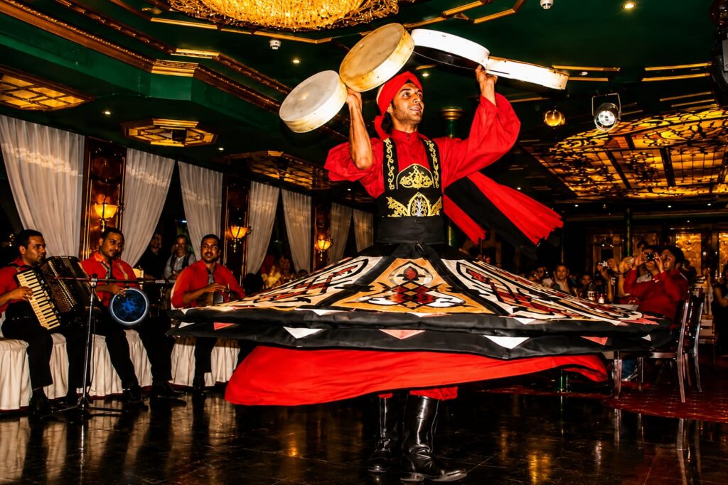 🛳️ Nile Dinner Cruise in Cairo with Belly Dance & Tanoura Show